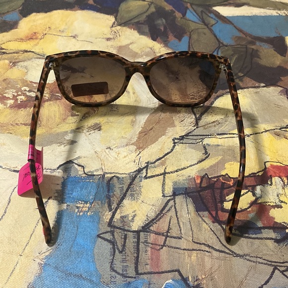 Betsey Johnson Sunglasses main image 5